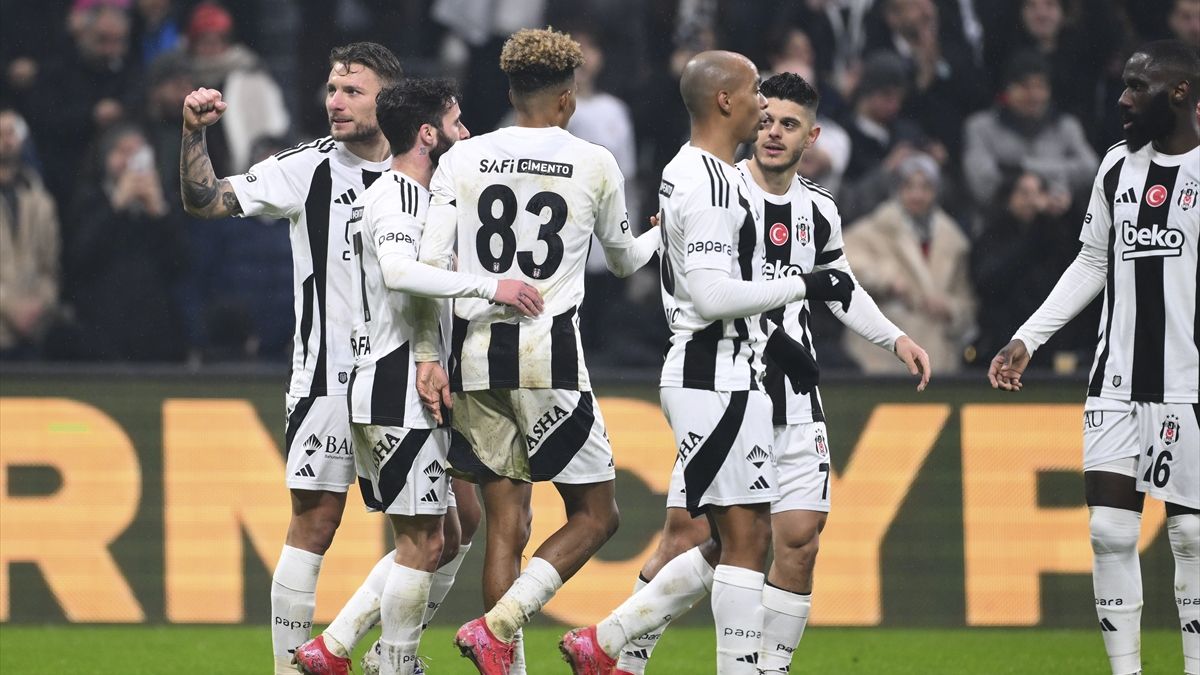 Beşiktaş, Trabzonspor'u iki golle geçti