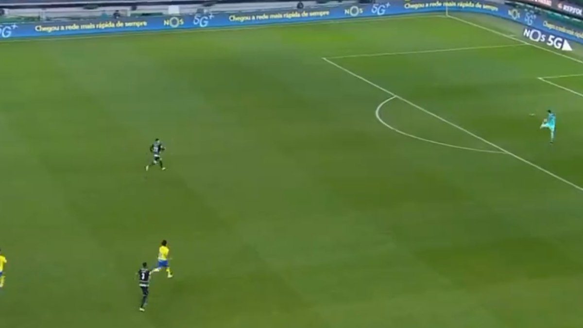Sporting Lizbon'dan kendi kalesine çok ilginç gol!