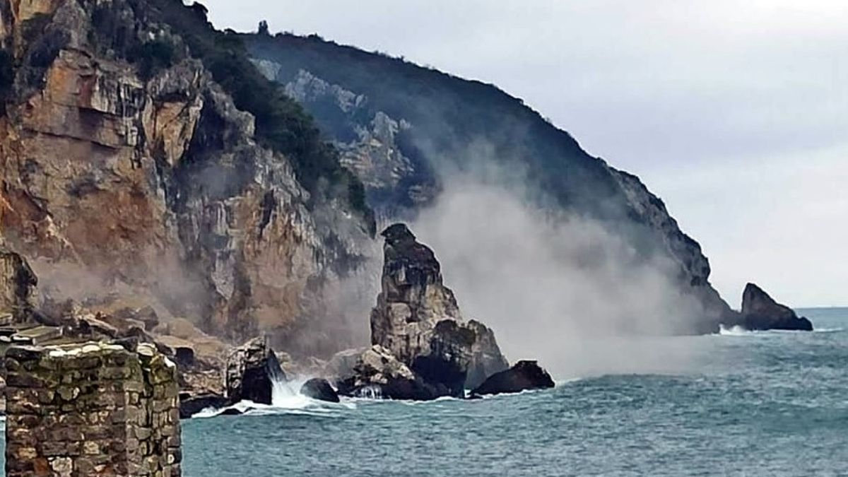 Bartın Amasra'da sağanak yağış sonrası toprak kaydı