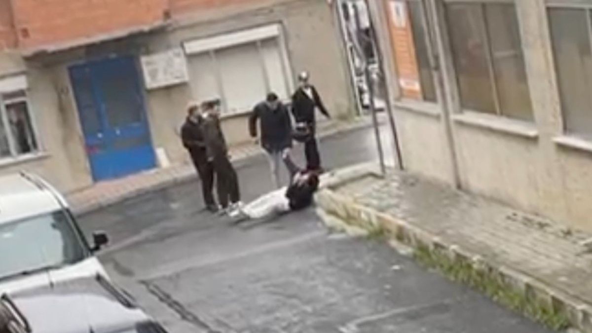 İstanbul'da kız meselesi yüzünden acımasızca darbedildi