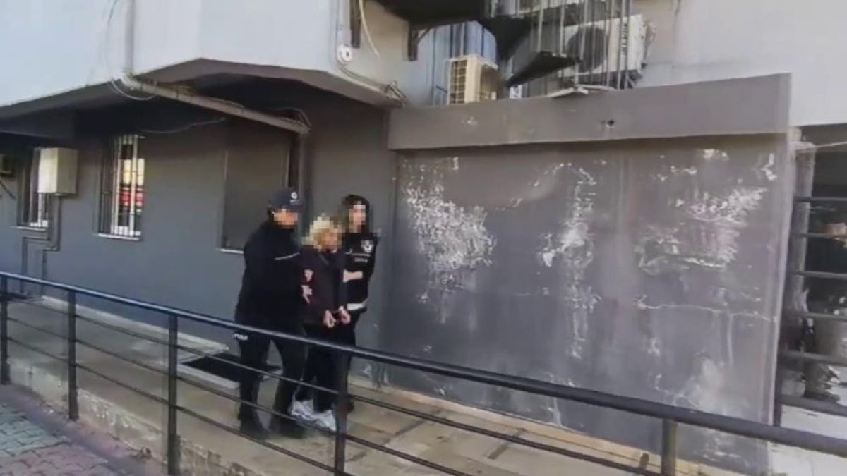 İstanbul'da babasını öldüren genç kız hakkında iddianame