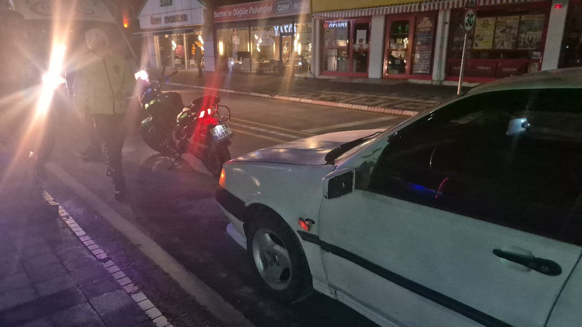 Bartın'da polis merkezi önünde kaza: 1 yaralı
