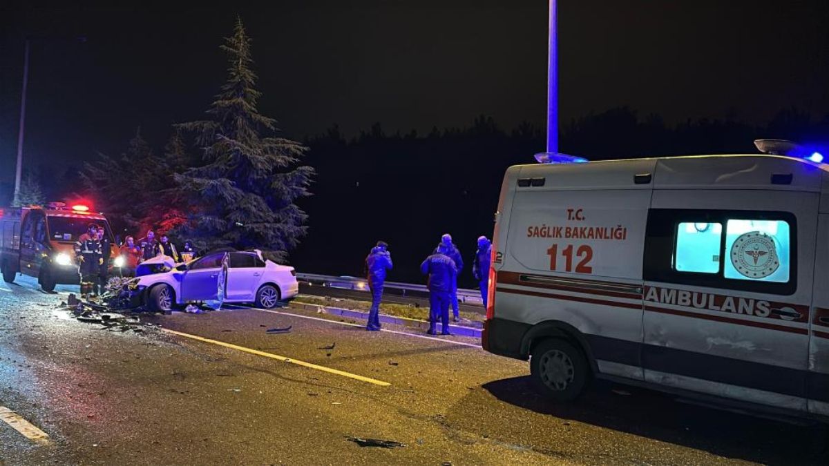 Uşak'ta kazada hurdaya dönen otomobilin sürücüsü öldü