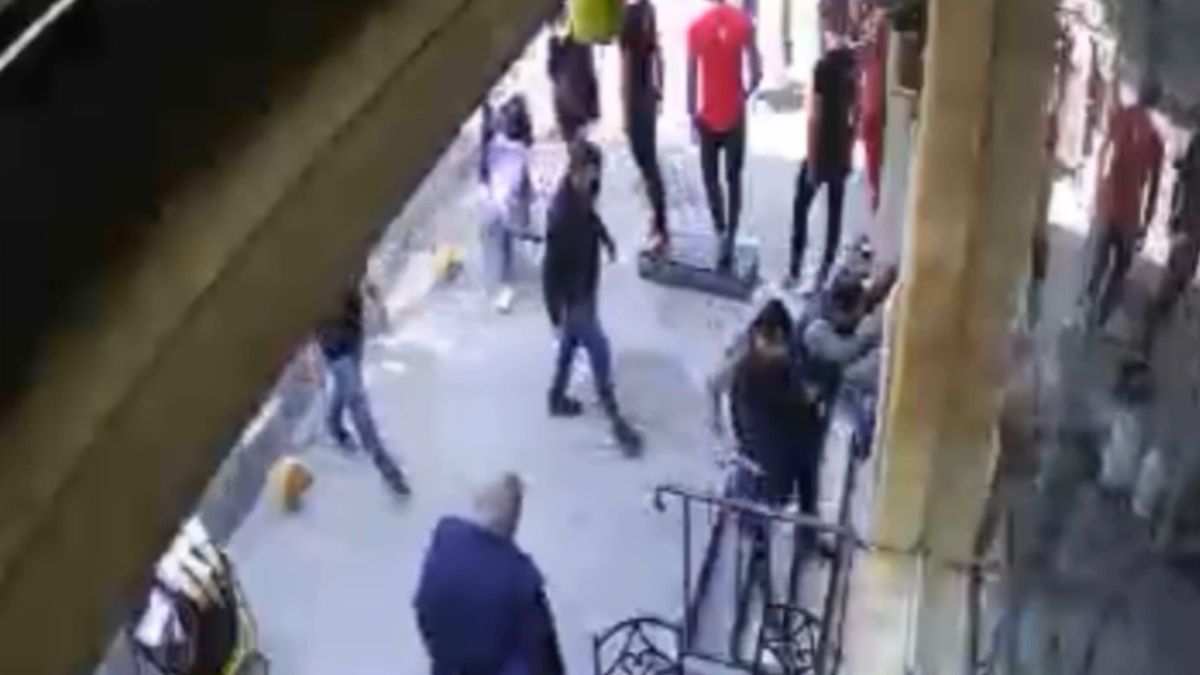 İstanbul'da husumetli olduğu kişilerin saldırısına uğradı