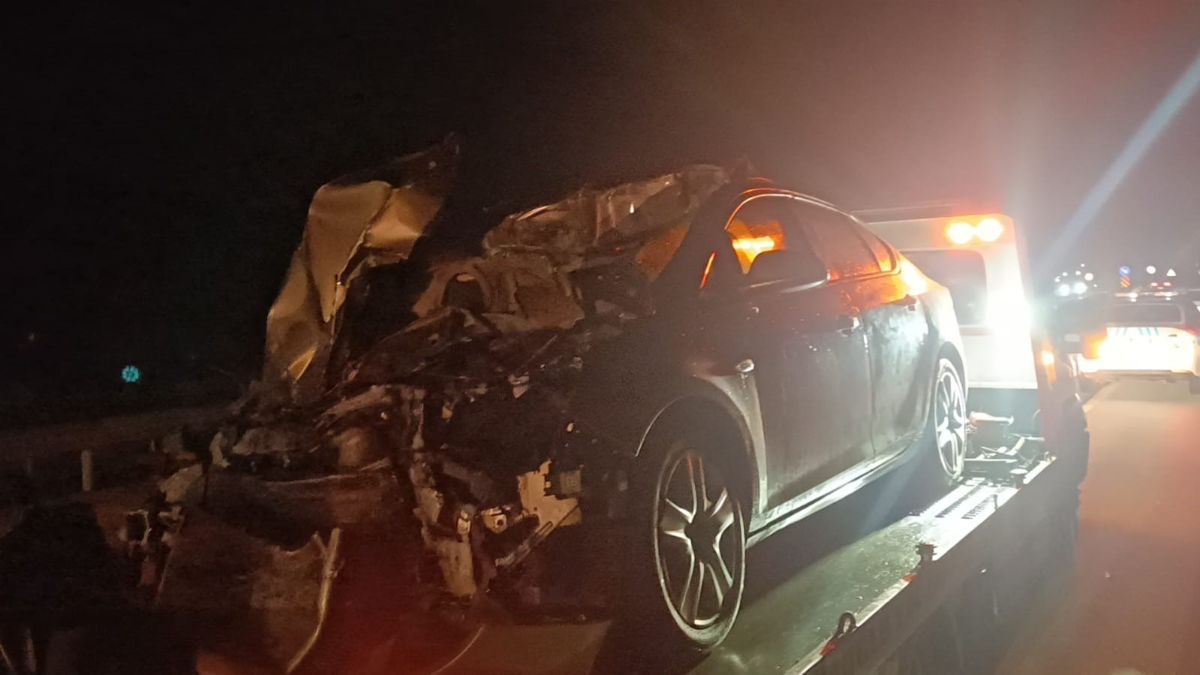 Afyonkarahisar'da otomobil ile kamyon kazaya karıştı: 1 kişi ağır yaralandı