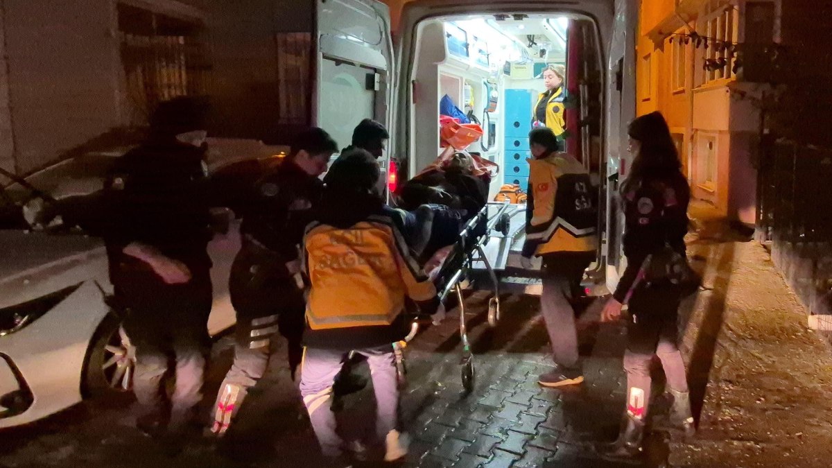 Edirne'de tartıştığı babasını bıçakla yaralayan şahıs kaçtı