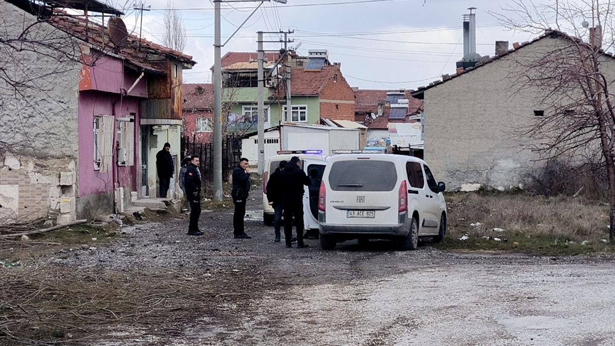 Kütahya’da cani koca hamile eşini sokak ortasında tüfekle vurdu