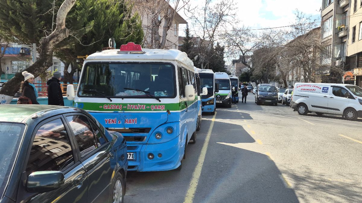 Tekirdağ'da şoförler odası başkanları, öğrenci ücretine zam yapılmamasını protesto etti