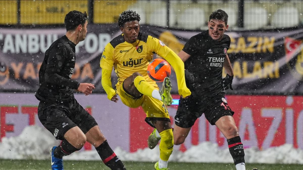 İstanbulspor, Fatih Karagümrük karşısında iki golle güldü