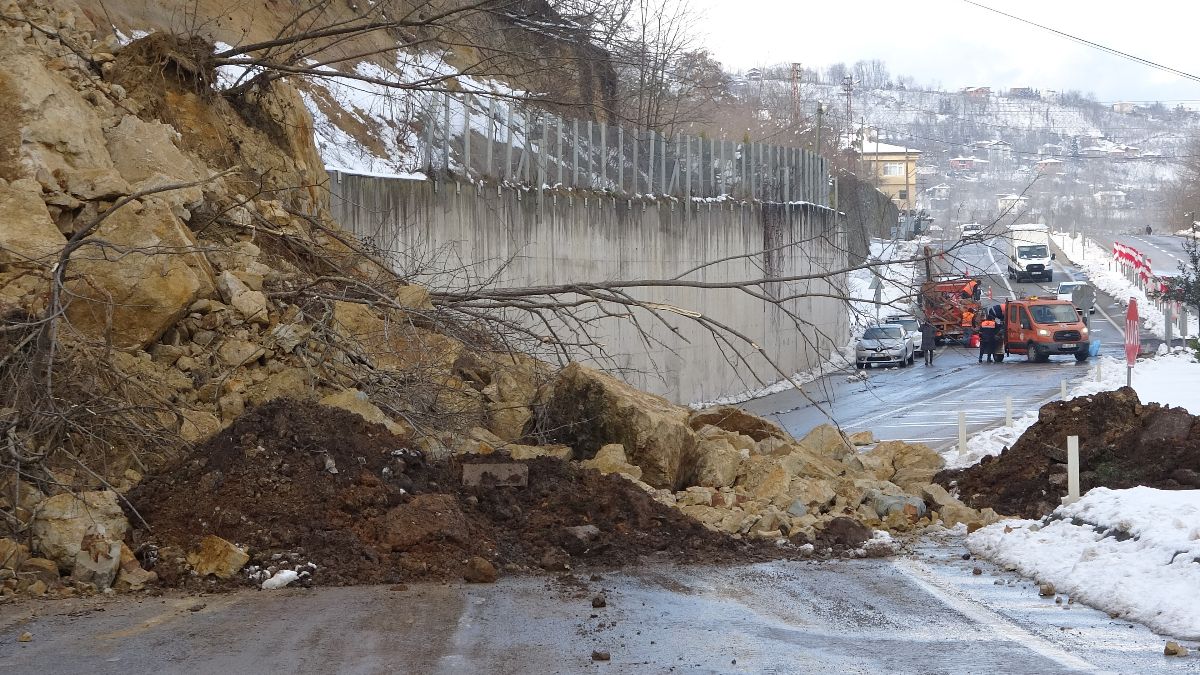 Ordu’da heyelan anı kameraya yansıdı Ordu’da heyelan anı kameraya yansıdı