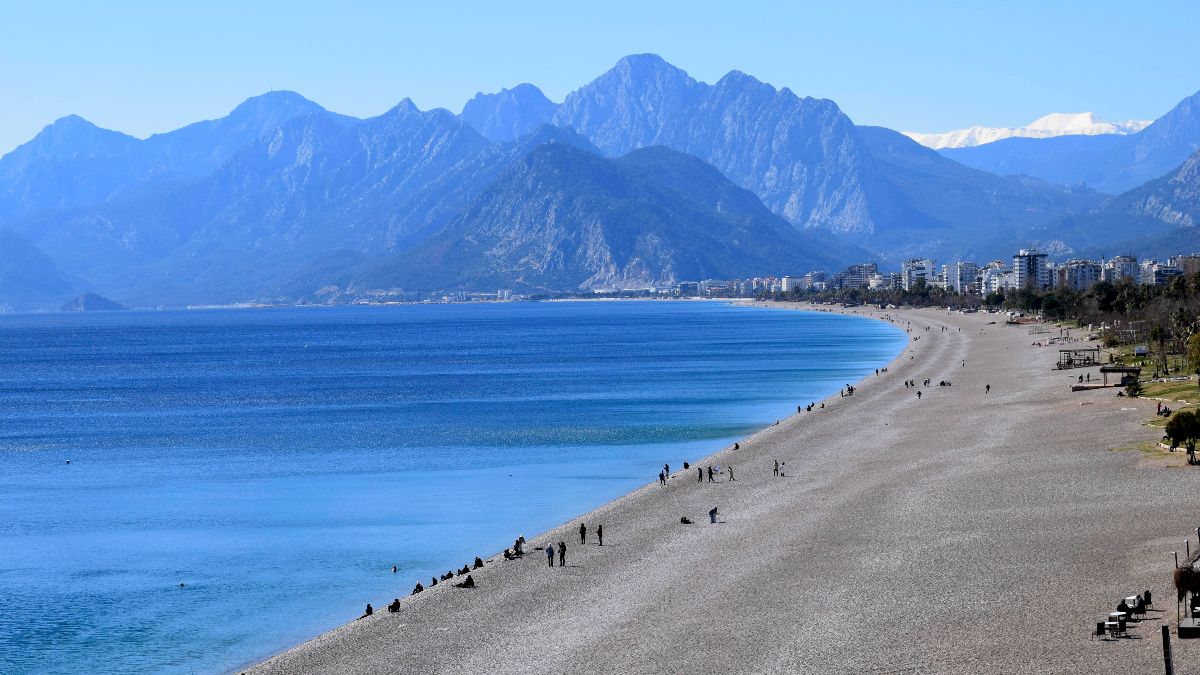 Soğuk hava Antalya’da etkili oldu