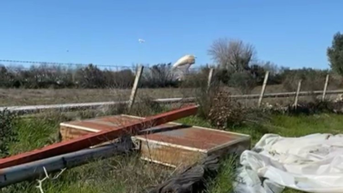 Antalya’da aniden ortaya çıkan hortum paniğe yol açtı