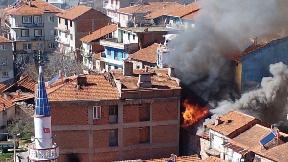 Denizli'de yaşlı kadının evi yangında kullanılamaz hale geldi