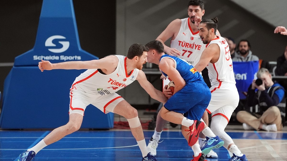 A Milli Erkek Basketbol Takımı ikinciliği İzlanda'ya bıraktı