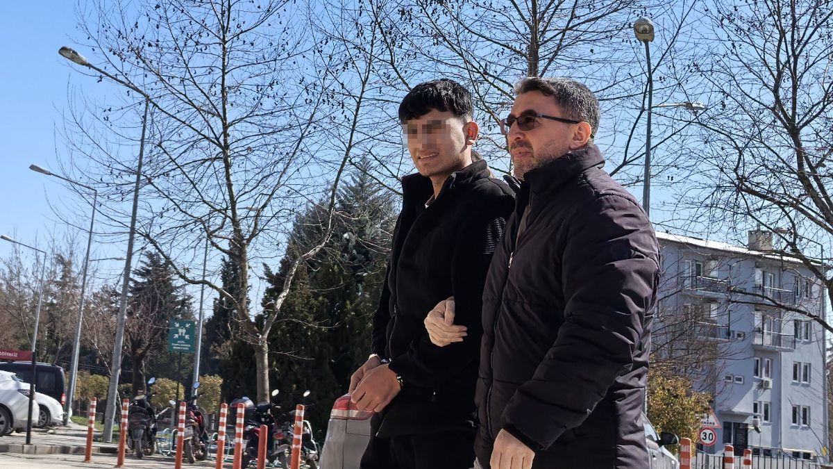 Bursa'da "dur" ihtarına uymadı, jandarmaya çarptı