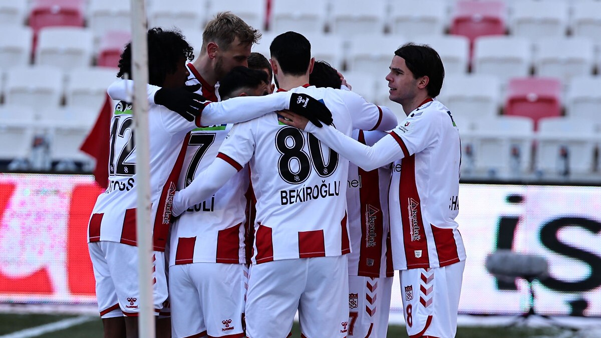 Sivasspor'a 3 dönem transfer yasağı geldi