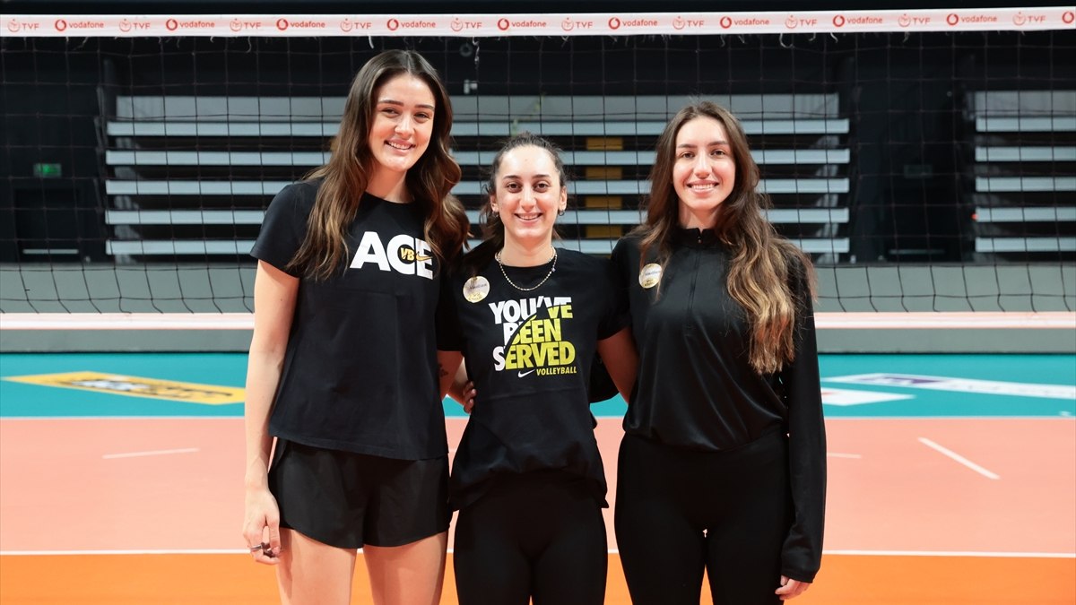 VakıfBank, üç oyuncusunun sözleşmesini yeniledi