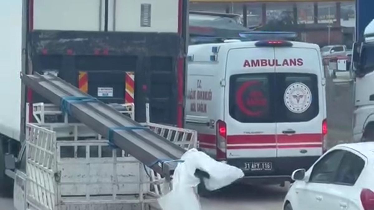 Hatay’da vakaya giden ambulans trafikte sıkıştı