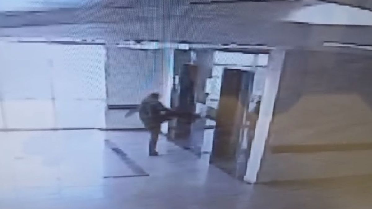 Siirt'te hastane asansörüne tekmeler attı