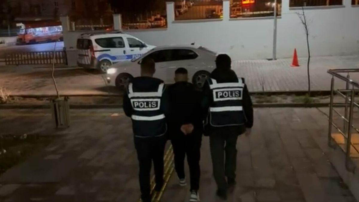 İzmir’de bir tırda 2 bin 464 sentetik hap bulundu