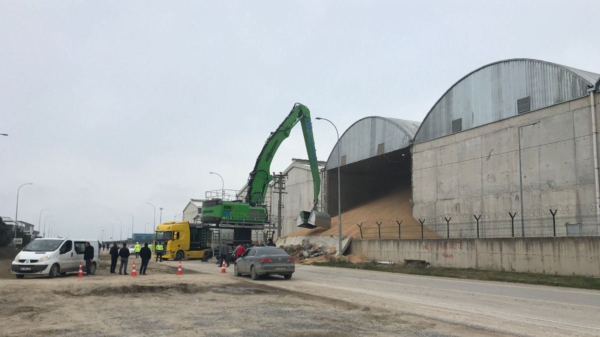 Sakarya’da tahıl deposunda duvar çöktü