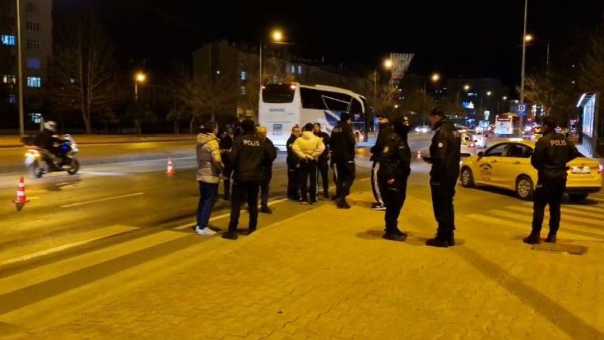 Konya'da otomobilden rastgele ateş edildi: Kaldırımda yürüyen genç yaralandı