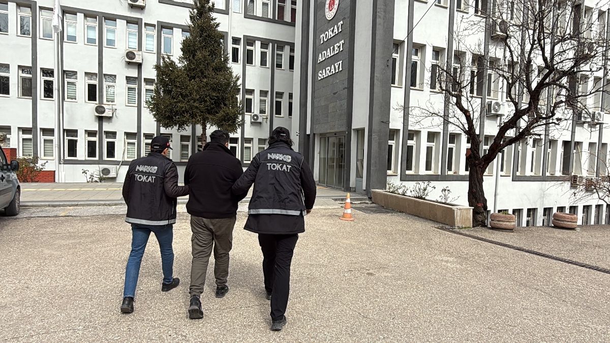 Tokat'ta yakalanan şahsın üzerinden bonzai hammaddesi çıktı