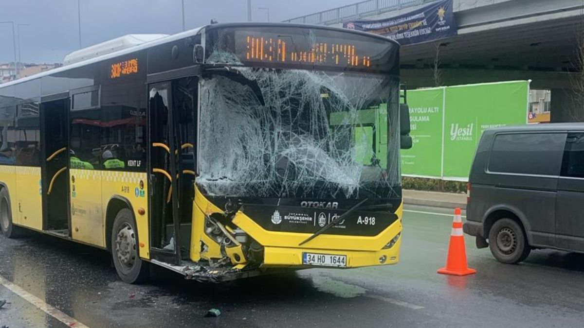 İstanbul Silivri'de İETT otobüsü minibüse çarptı: 3 yaralı