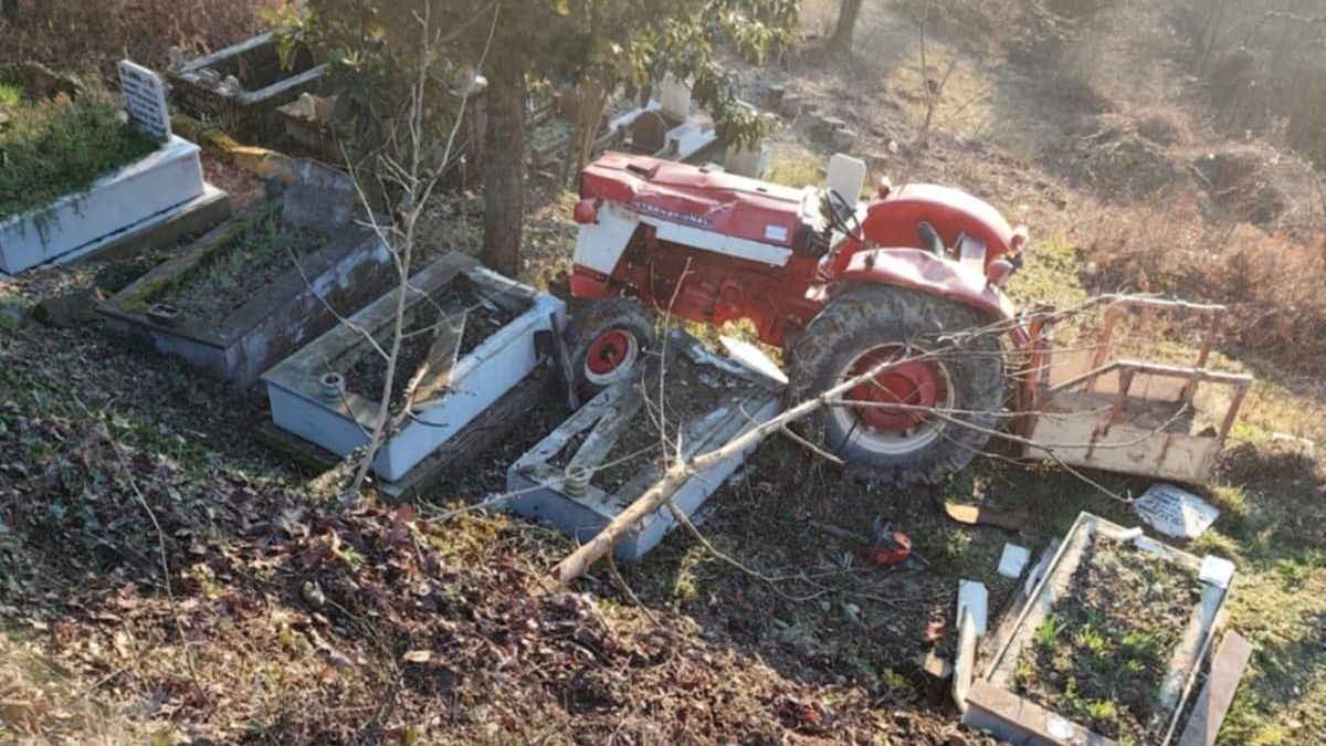 Zonguldak'ta devrilen traktörün sürücüsü hayatını kaybetti