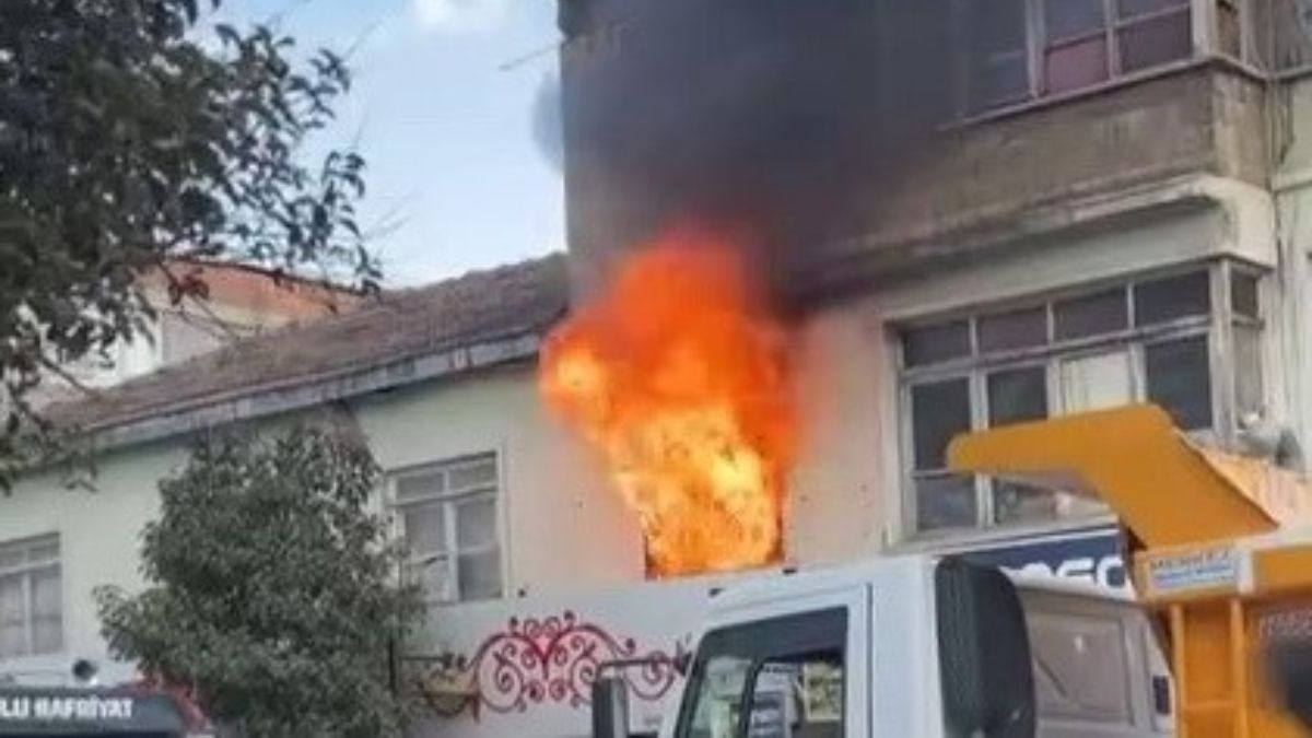 Adıyaman’da 3 katlı binada yangın Adıyaman’da 3 katlı binada yangın