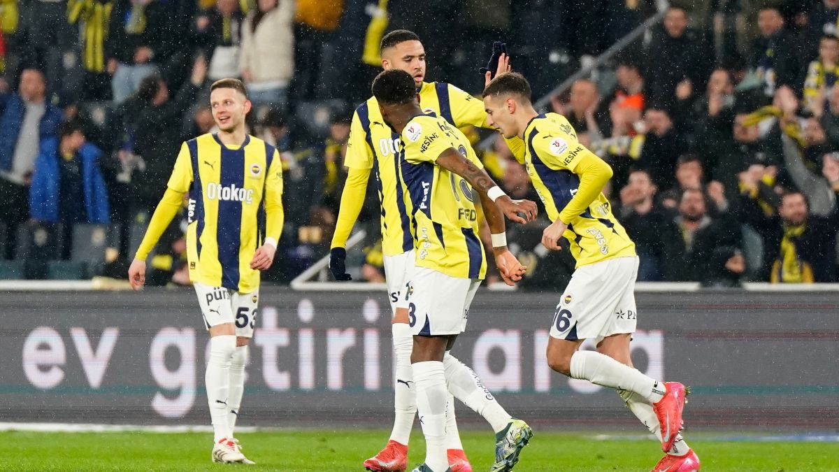 Fenerbahçe - Rangers maçının ilk 11'leri