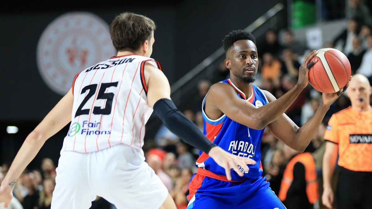 Anadolu Efes, Manisa Basket'i yendi