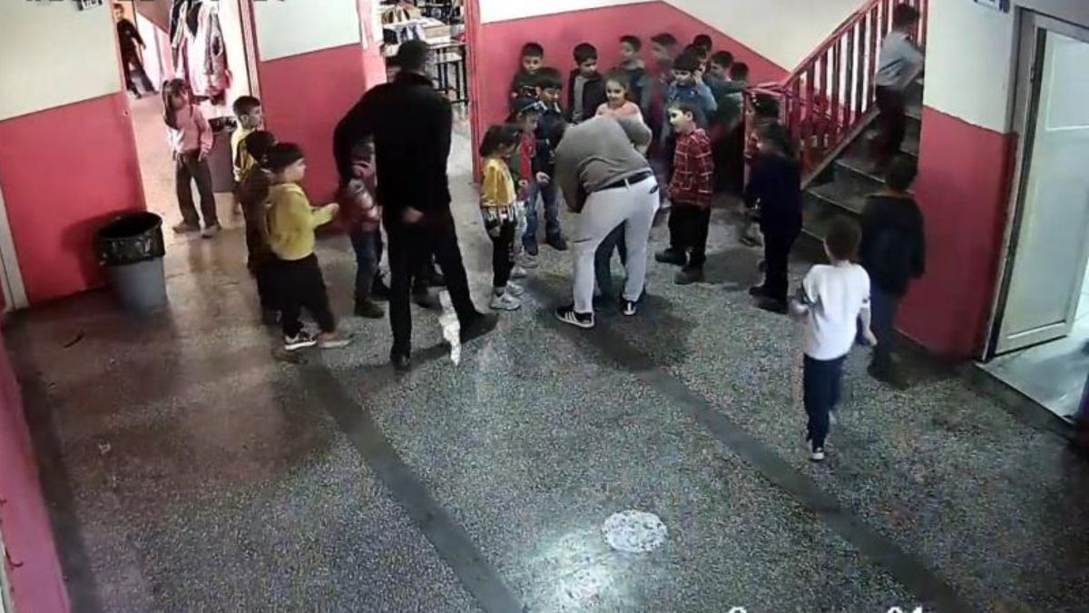 Diyarbakır'da boğazına şeker kaçan çocuğu öğretmeni kurtardı