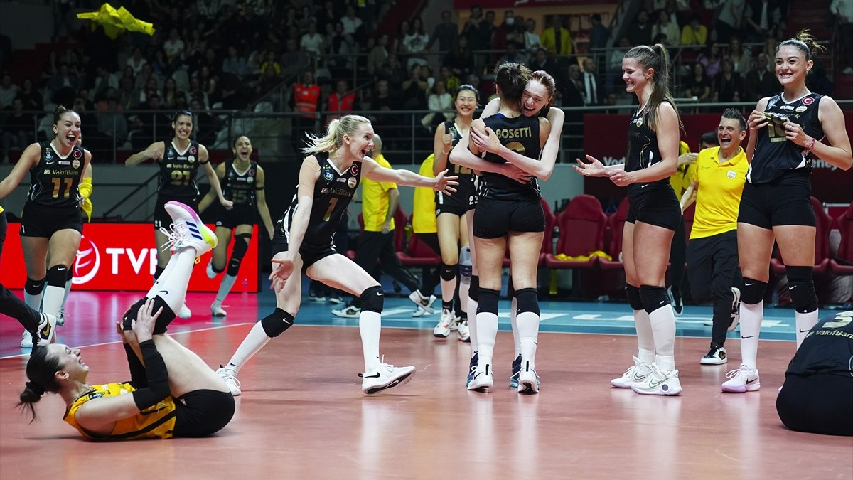 Vakıfbank, altın sette Fenerbahçe'yi yenerek Final-Four'a çıktı