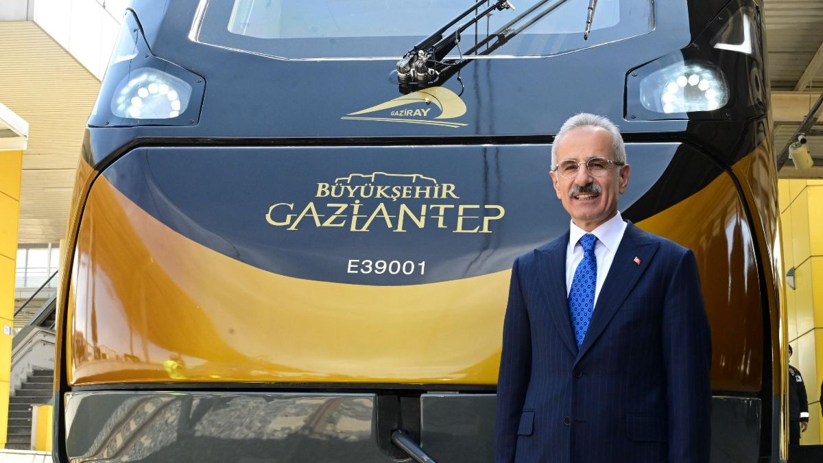 Gaziray'da kullanılanacak ilk milli banliyö tren seti raylara çıktı