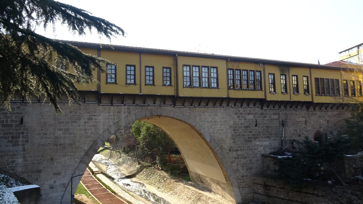 Dünyanın ilk çarşılı köprüsü Irgandı, 583 yıllık tarihiyle dikkat çekiyor