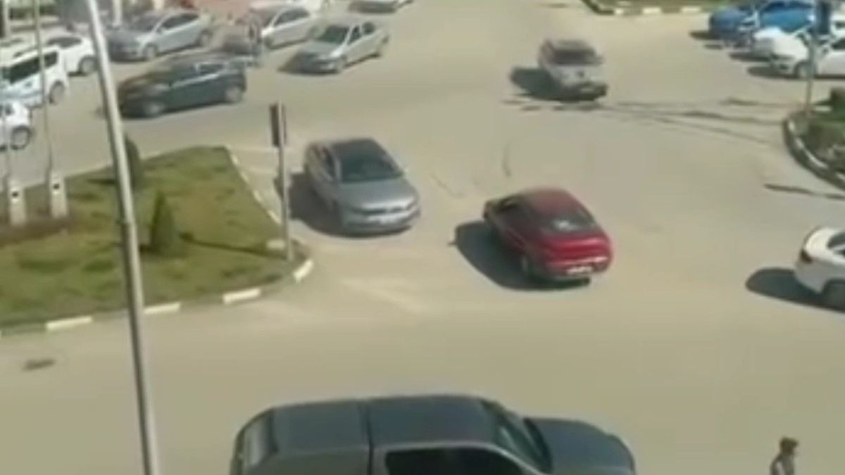 Karabük'te otomobil ters şeritte ilerledi