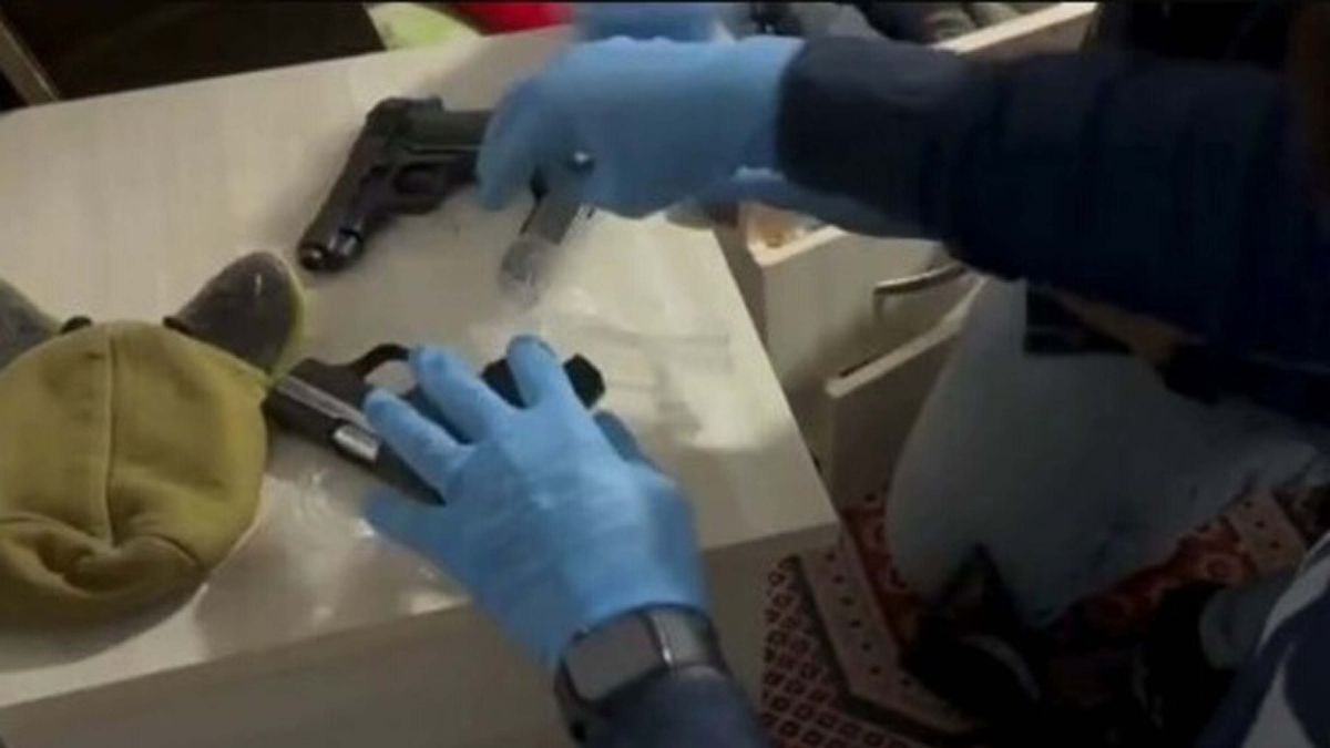 İzmir’de çok sayıda silah ve mühimmat ele geçirildi