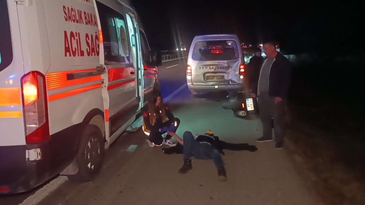 Antalya'da kazalı araca yardım için duran kamyonete motosiklet çarptı