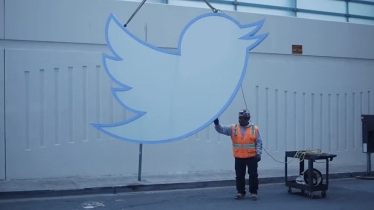 Twitter merkez ofisindeki dev kuş logosu açık artırmaya çıktı