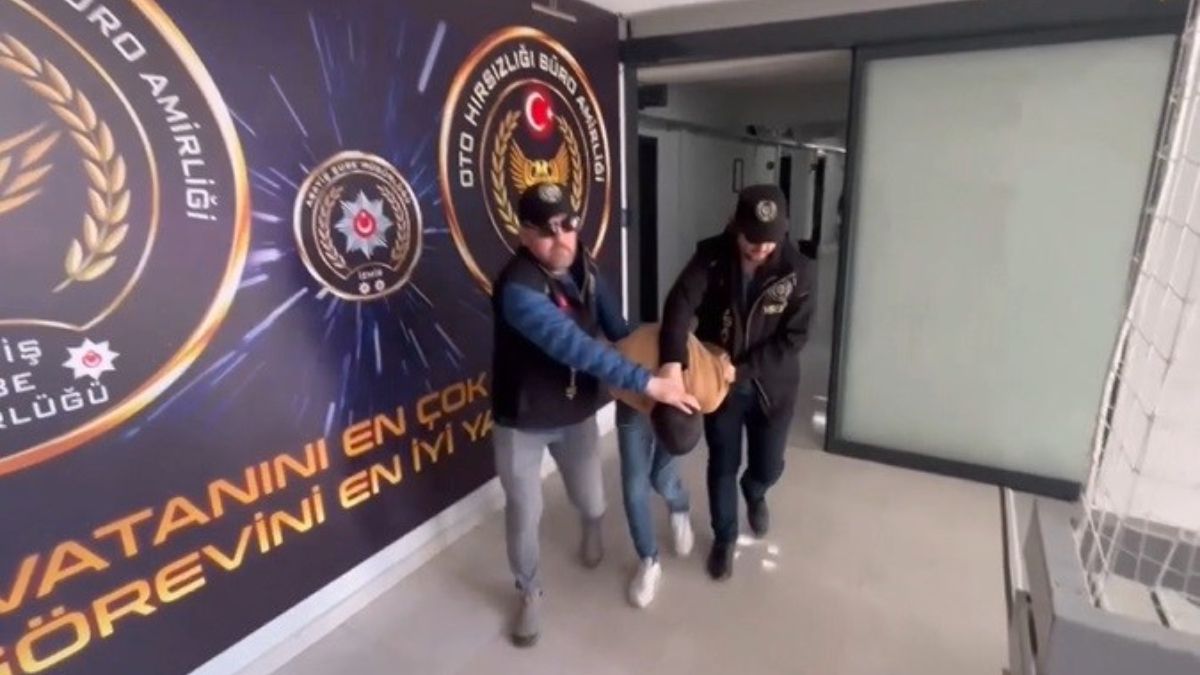 İzmir'de iş yerlerine hırsız dadandı