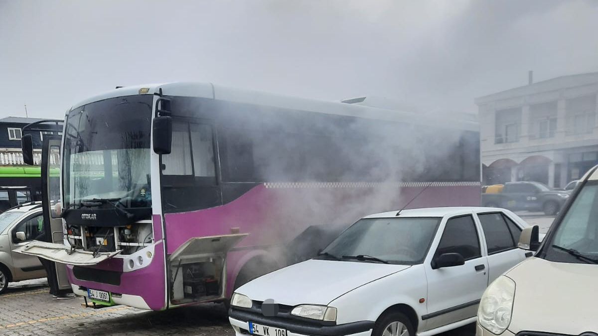 Sakarya’da park halindeki otobüste yangın Sakarya’da park halindeki otobüste yangın