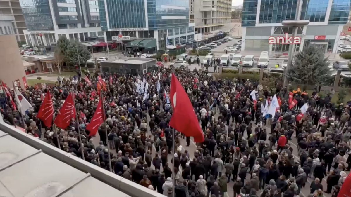 CHP Genel Merkezi'nde 'İmamoğlu' protestosuna katılım az oldu