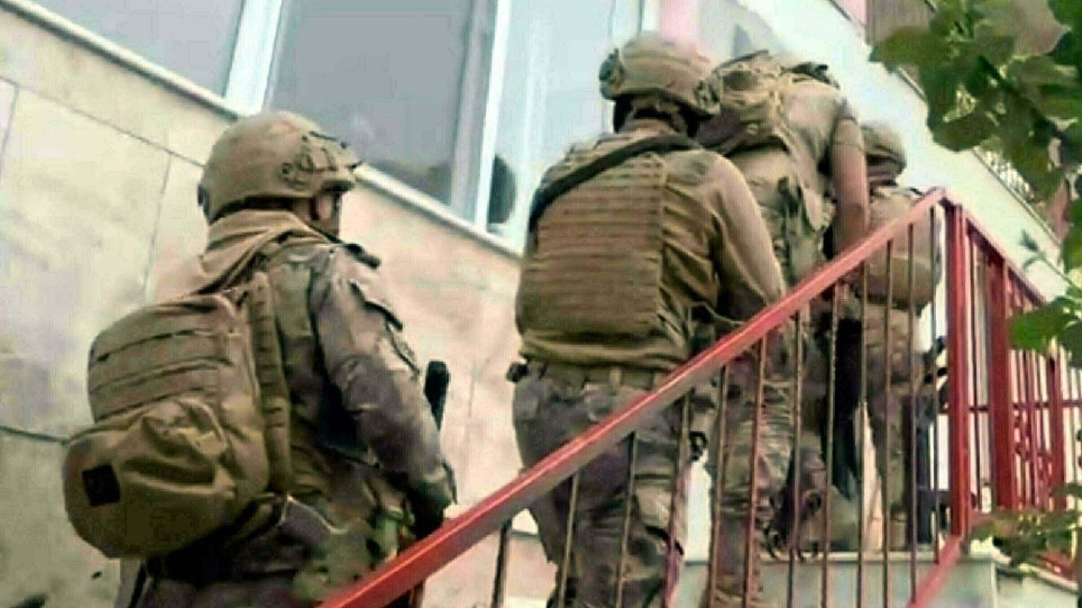 İzmir'de FETÖ/PDY operasyonu