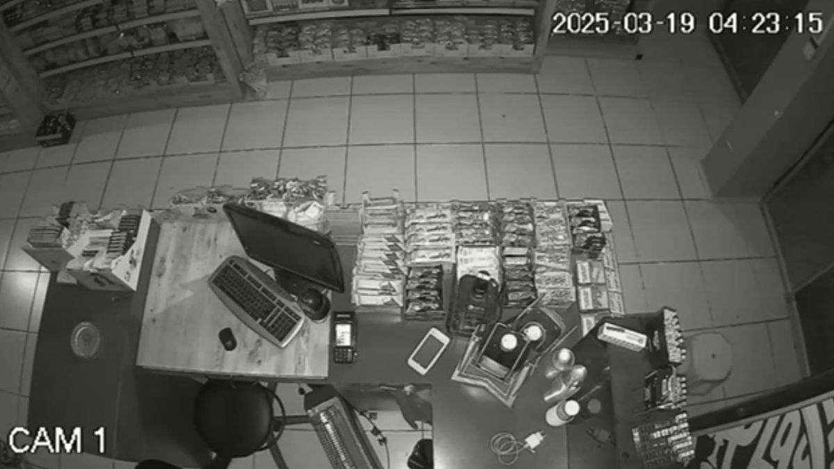 Isparta'da tekel bayinin camını kırıp içki çaldı