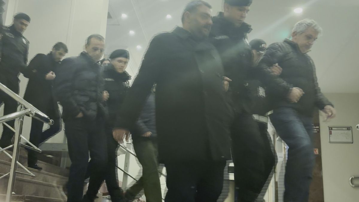 Ekrem İmamoğlu ile birlikte gözaltına alınanlar sağlık kontrolünden geçirildi