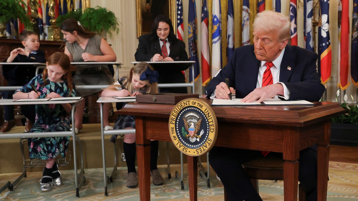 Donald Trump imzayı attı: ABD'de Eğitim Bakanlığı kapatıldı
