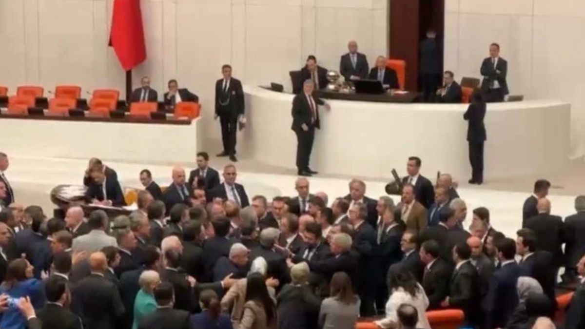 Mecliste kavga çıktı emekli ikramiyesi unutuldu