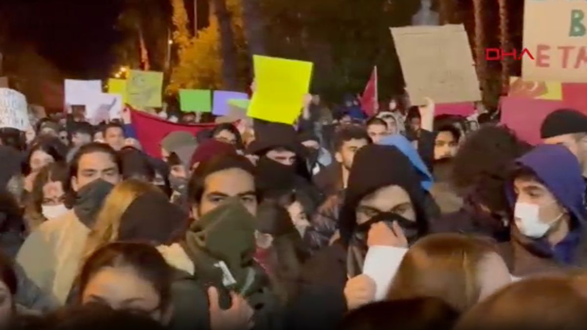 Antalya'da İmamoğlu'na destek yürüyüşünde polise muhalefet