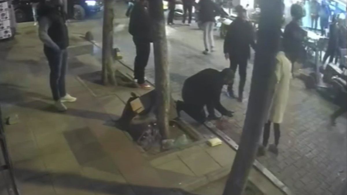 İzmir'de gençler arasında bıçaklı kavga: 1 ağır 2 yaralı